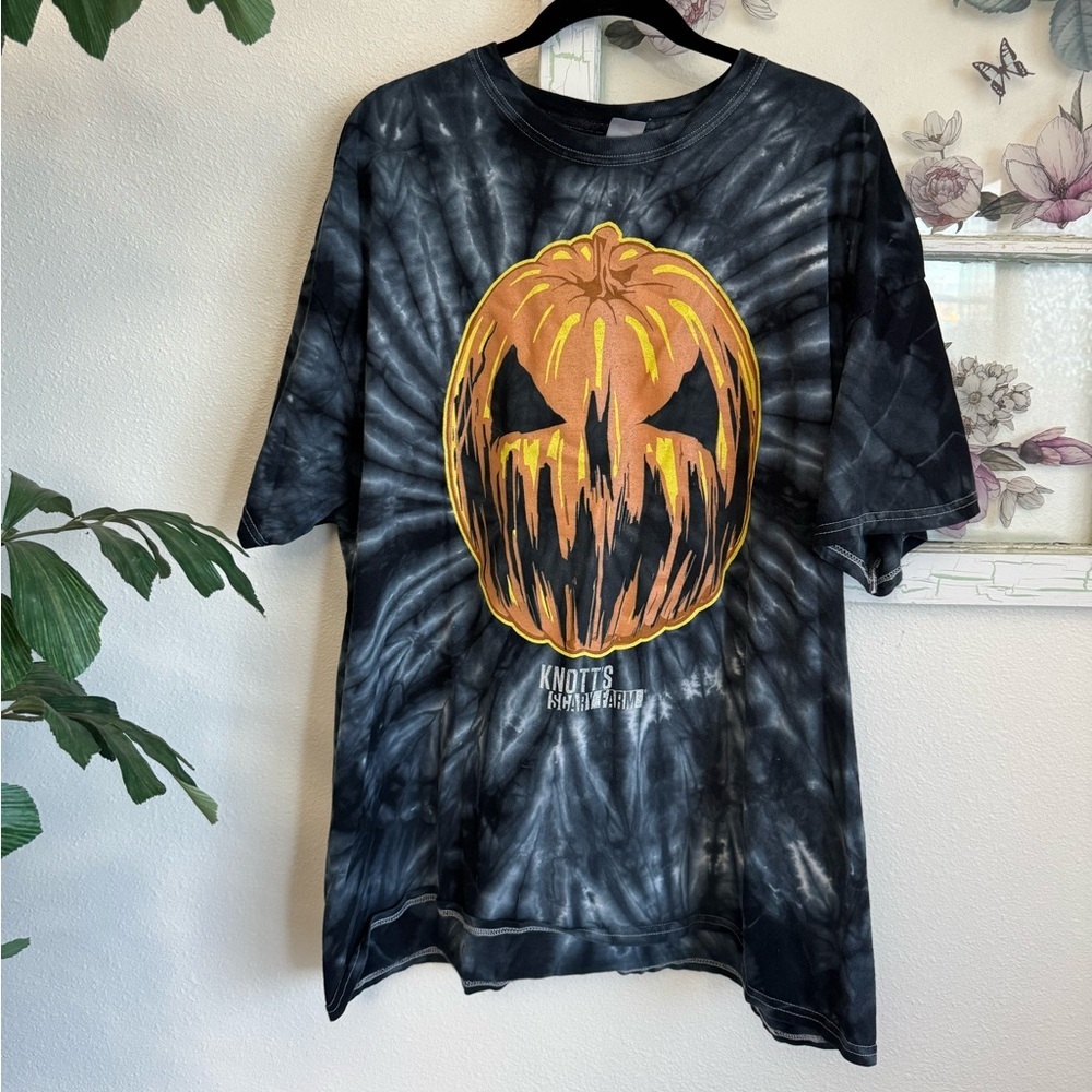 Tie-Dye Knott’s Scary Farm Pumpkin Tee